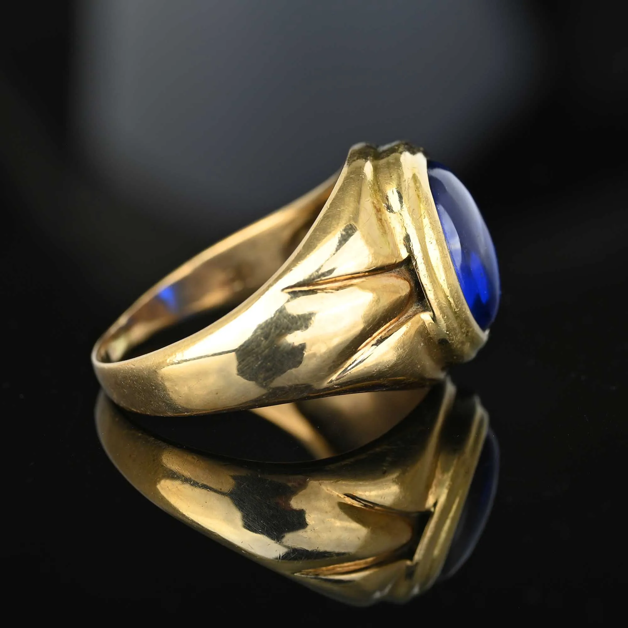 Vintage Gold Signet Blue Spinel Cabochon Ring